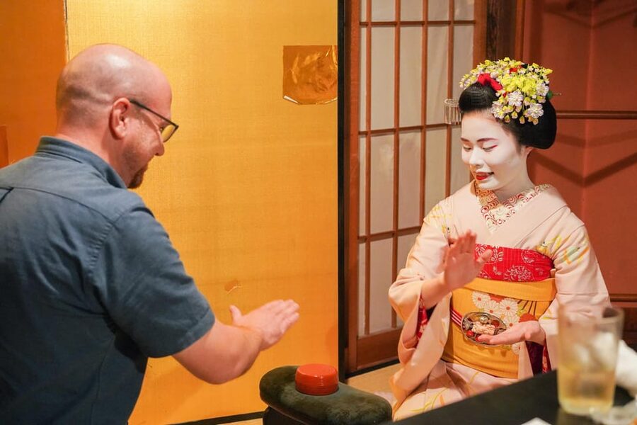 Kyoto: Maiko Dinner in Traditional Restaurant and Tour - Starting at Gion Shijo Station