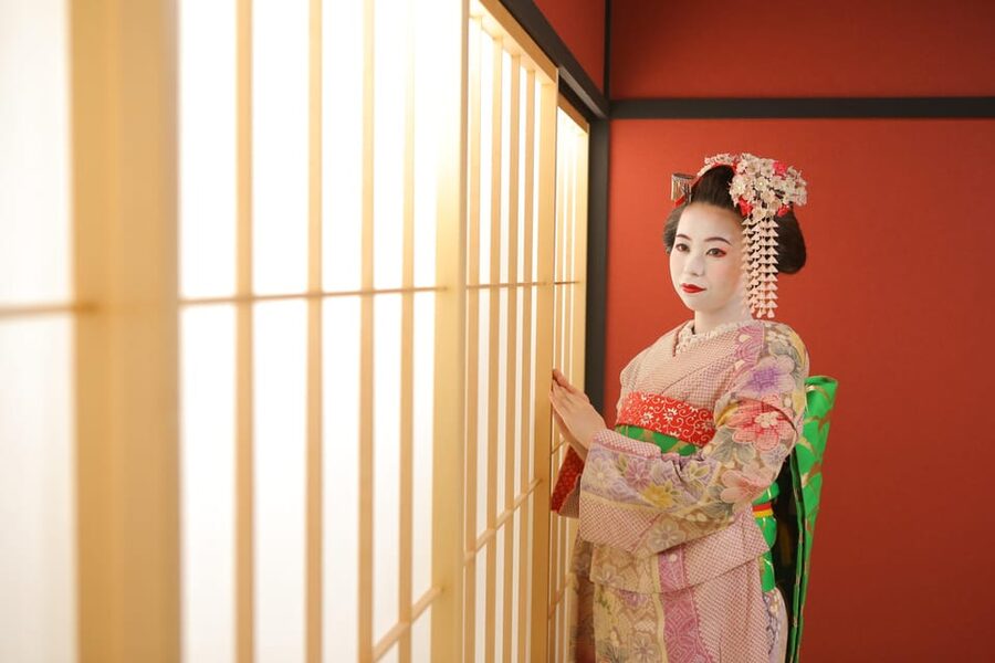Kyoto: Maiko Makeover and Photoshoot Experience - Ten minutes for selfies and personal pictures