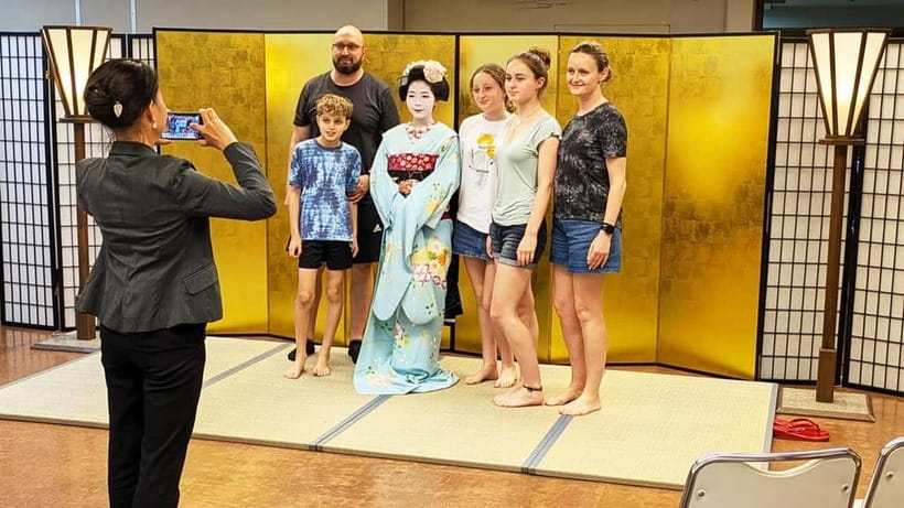 Kyoto: Meet-and-Greet, Maiko Show and Experience - Understanding the costume and the training
