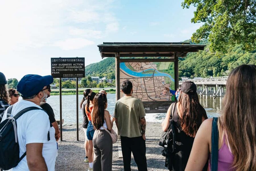 Kyoto: Nijo Castle, Kiyomizu & Fushimi Inari Guided Tour - The guide makes the long day manageable