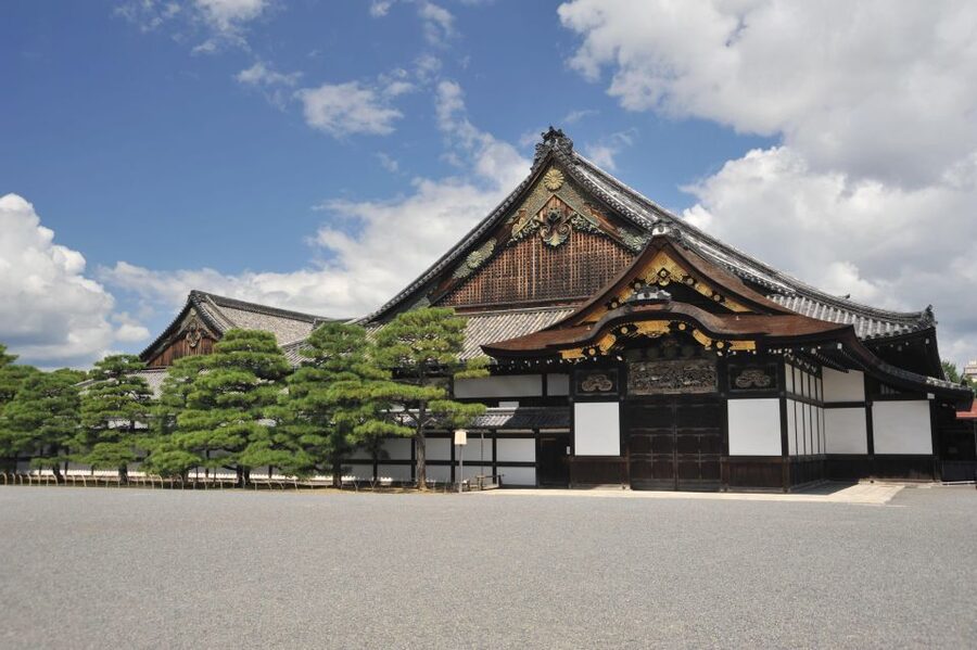 Kyoto: Nijo-jo Castle and Ninomaru Palace Guided Tour - Timing, closures, and practical comfort