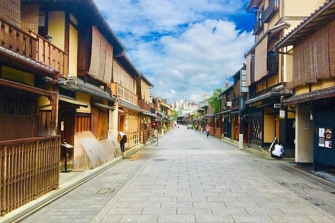 Kyoto: Nijo, Kinkaku-ji, Arashiyama, Kiyomizu & Fushimi Inari - Nijo Castle reveals Kyoto’s courtly side