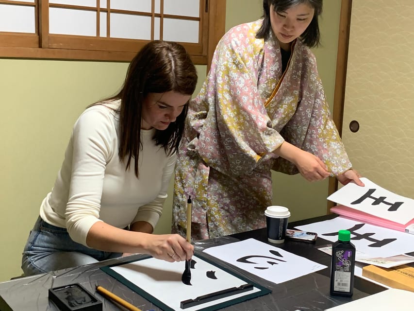 Kyoto Ninenzaka : Japanese Calligraphy Class in Townhouse - Entering a Kyoto townhouse near Ninenzaka