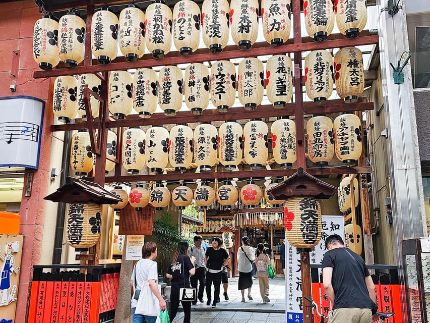Kyoto: Nishiki Market and Depachika Food Tour with a Local - Tasting Kyoto specialties