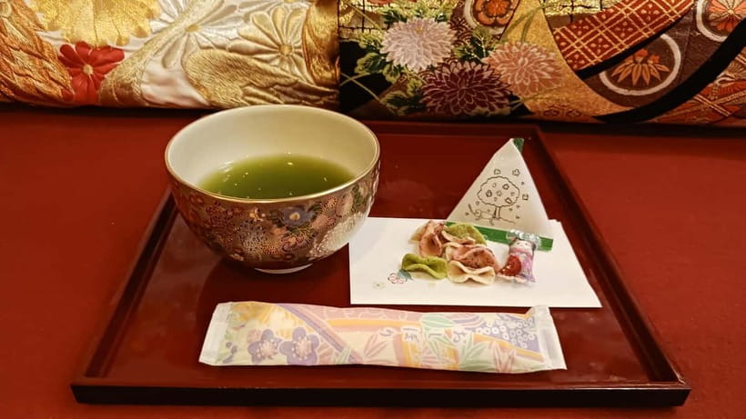 Kyoto: Nishiki Market Tea Ceremony with Koto Performance - Listening to the koto between tea rituals