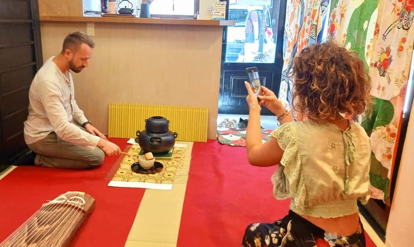 Kyoto: Nishiki Market Tea Ceremony with Koto Performance - The host makes the difference