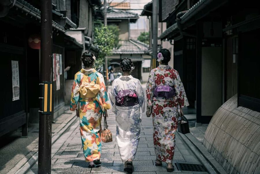 Kyoto/Osaka: Kyoto&Nara Customized Private Highlights Tour - Nishiki Market brings food into the itinerary