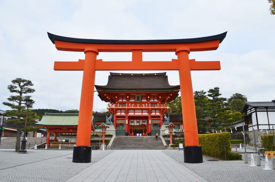 Kyoto: Personalized Guided Private Tour - Fushimi Inari and its thousands of red gates
