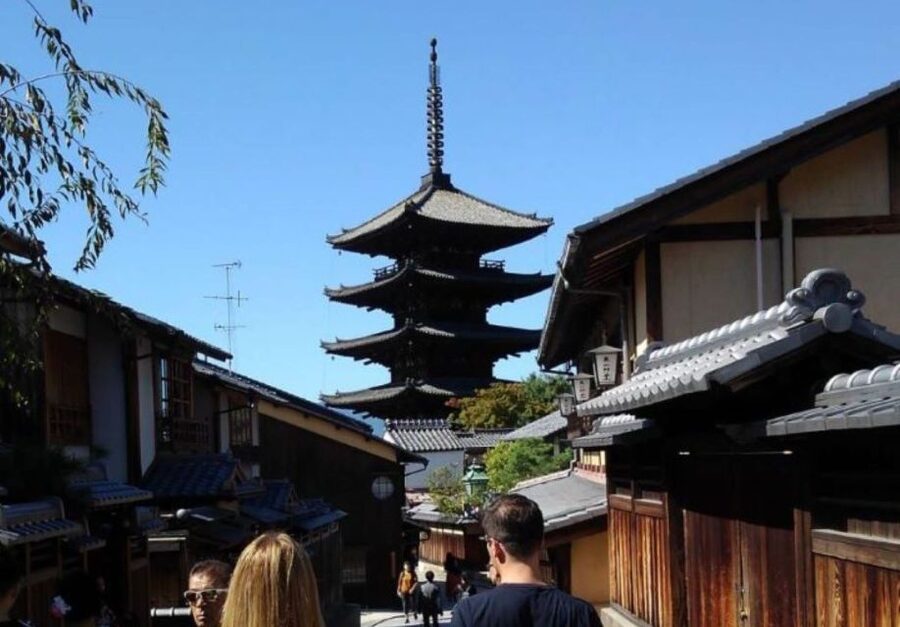 Kyoto: Private 2.5 Hour Historical Walking Tour - Entokuin’s dry gardens and traditional rooms