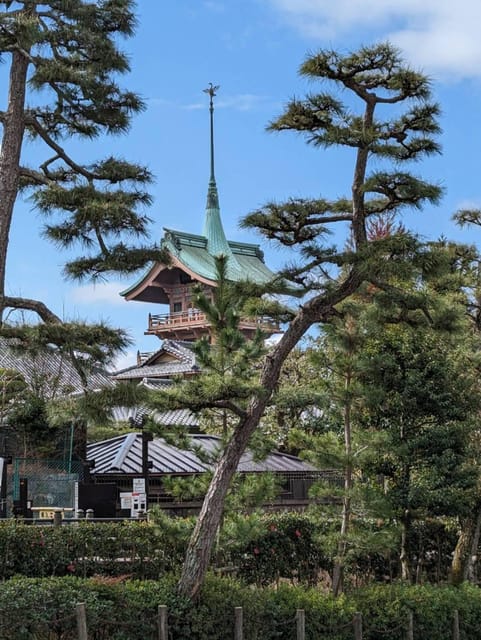 Kyoto: Private 2.5 Hour Historical Walking Tour - The walk toward Kiyomizu-dera