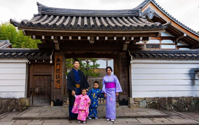 Kyoto: Private Photoshoot Experience in Arashiyama Bamboo - How the posing and photography work