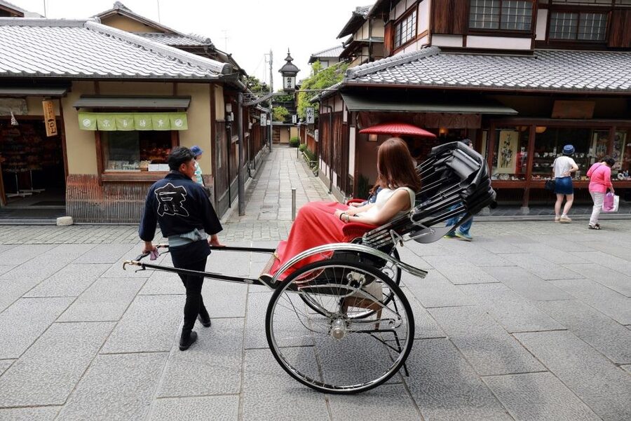 Kyoto: Private Rickshaw Tour of Gion and Higashiyama Area - Key points at a glance
