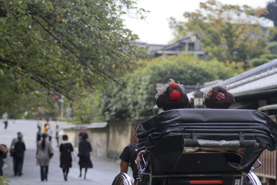 Kyoto: Private Rickshaw Tour of Gion and Higashiyama Area - Through Higashiyama’s wooden streets