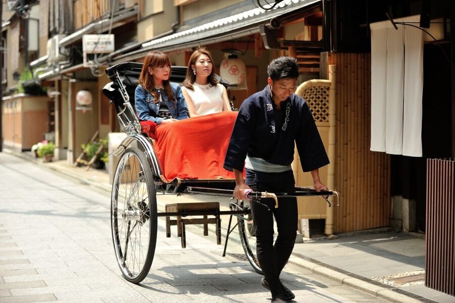 Kyoto: Private Rickshaw Tour of Gion and Higashiyama Area - Temples, river willows, and Gion lanes