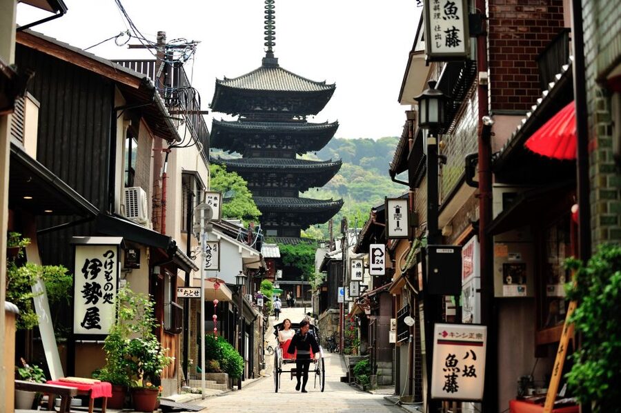 Kyoto: Private Rickshaw Tour of Gion and Higashiyama Area - How much value do you get for $51?