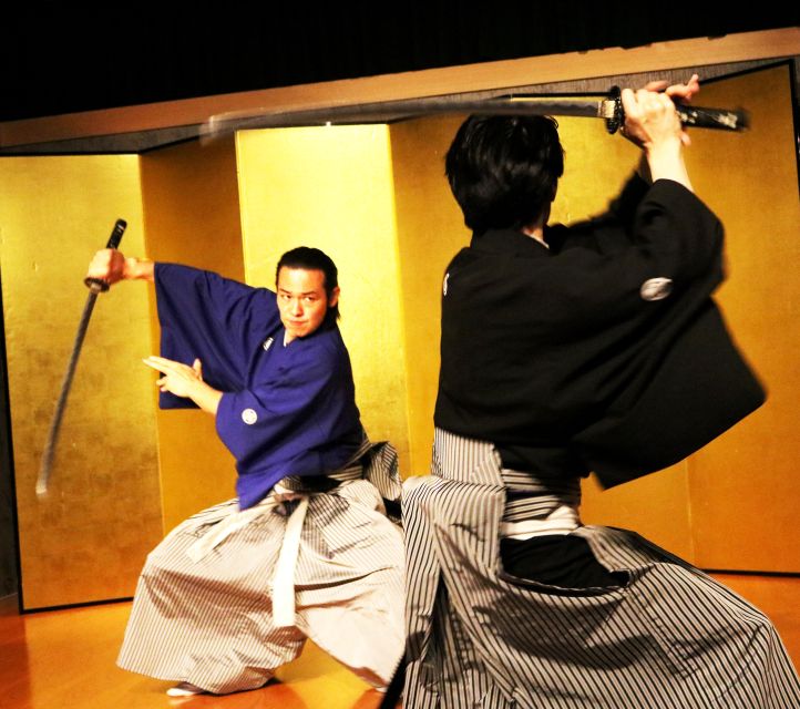 Kyoto: Samurai Kenbu Traditional Sword Dancing Show - The short sword lesson after the show