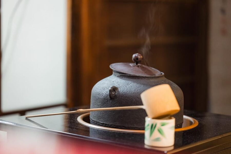 Kyoto: Table-Style Tea Ceremony at a Kyo-Machiya - Making creamy, frothy matcha