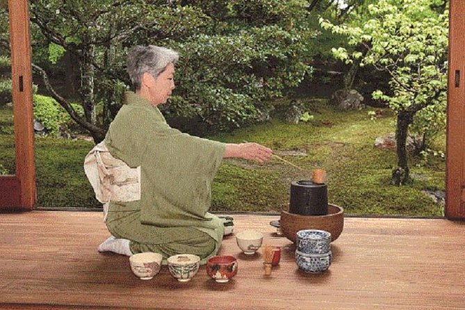 KYOTO Tea Ceremony with kimono near by Imamiya Jinjya Shrine - Photo time before the tea begins