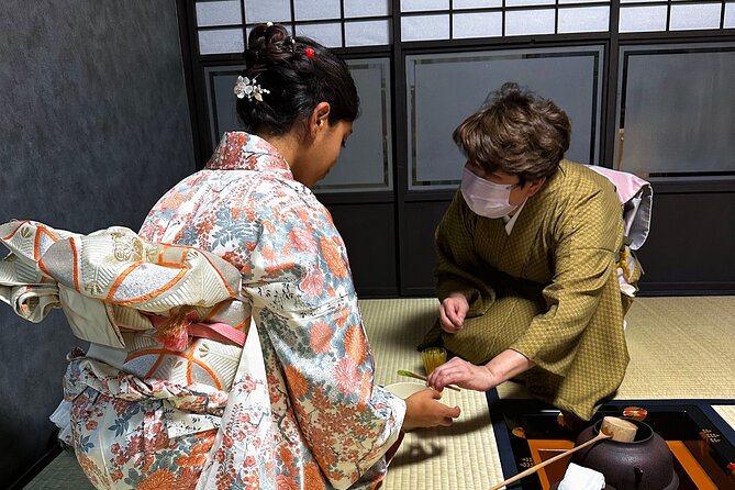 KYOTO Tea Ceremony with kimono near by Imamiya Jinjya Shrine - What the small group changes