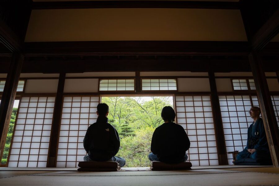 Kyoto: Zen Experience in a Hidden Temple - The photographer is a useful extra