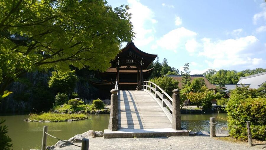 Magome-juku, Tsumago-juku & Ena-kyo 1d Bus Tour from Nagoya - Tsumago-juku feels quieter and more intimate