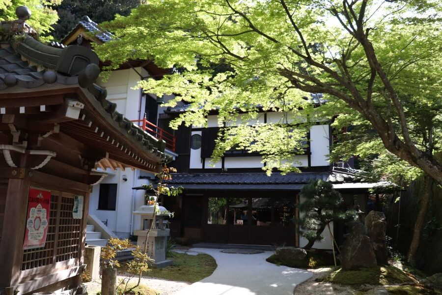 Miyajima: Cultural Experience in Zen Temple - Photos in the Japanese garden