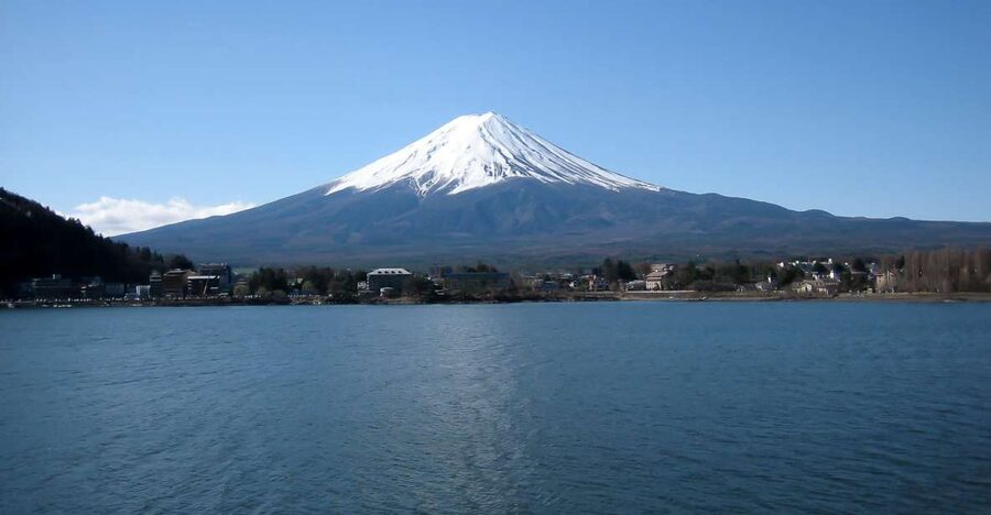 Mount Fuji: Full-Day Tour with Private Van - Oshinohakkai and its eight clear ponds