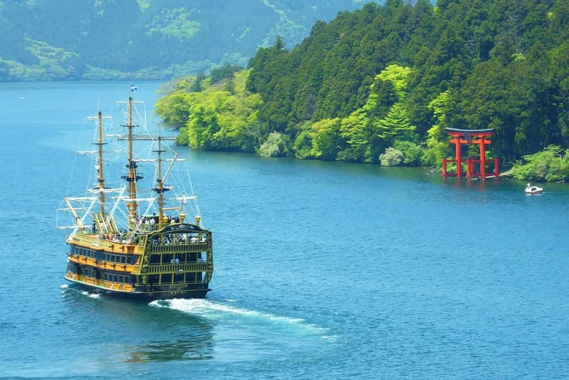 Mt Fuji Hakone/Enoshima Tour:Optional Ropeway/Lake Ashi Boat - Getting to the first stop