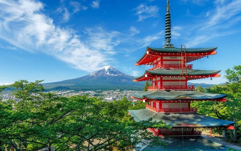 Mt Fuji Top 5 Spots Day Tour: Arakurayama Park,Oshino Hakkai - What the guide adds to the day