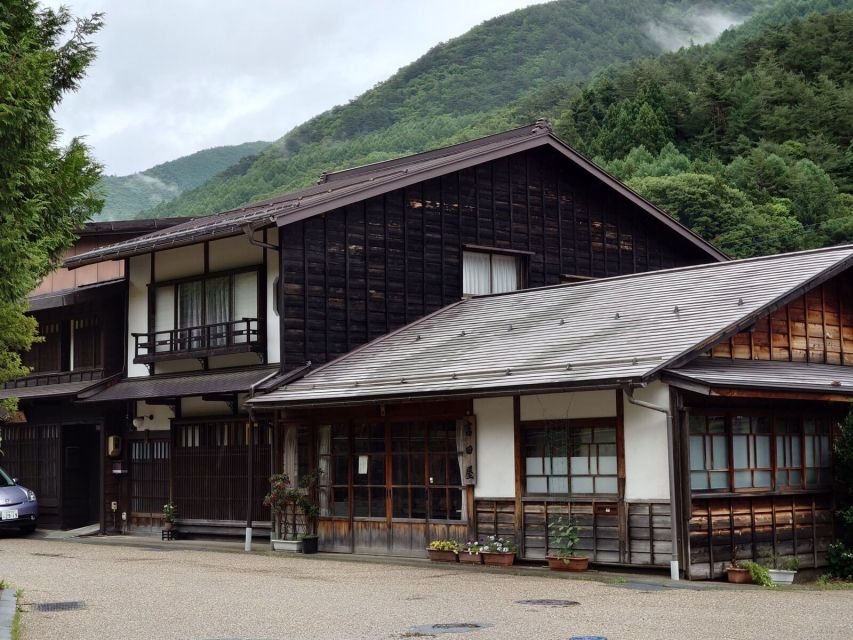 Nagano/Matsumoto: Matsumoto Castle and Narai-juku Day Trip - A full day of bus time and walking