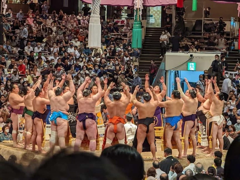 Nagoya: Grand Sumo Tournament Tour - Nagoya Castle sets the scene