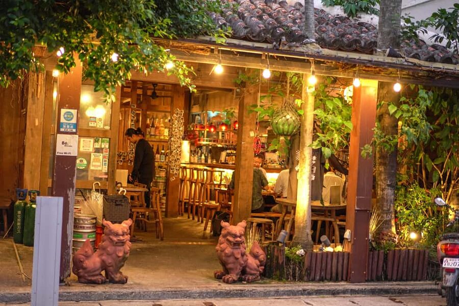 Naha Bar Hopping Tour in Okinawa - The third bar: food, music, and a different side of Naha