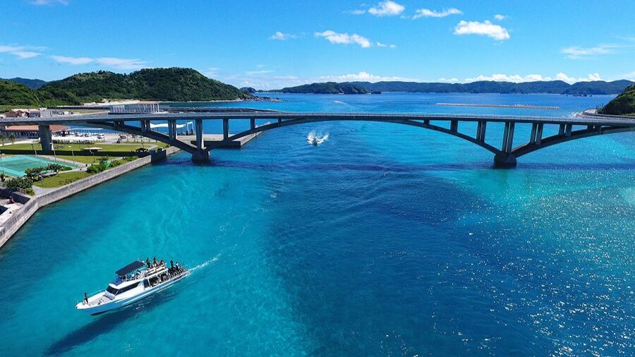 Naha, Okinawa: Kerama Islands Half-Day Whale Watching Tour - Guides, Explanations, and Language Support