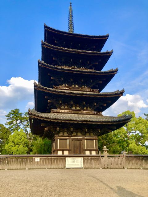 Nara: Todai-ji y parque de Nara (Spanish Guide) - Ukimido is the quiet pause in the middle of the park