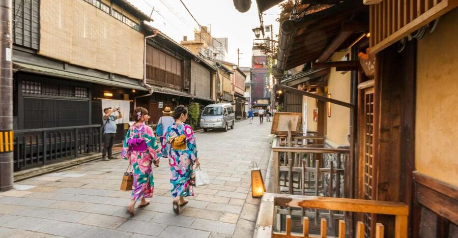 Night Walk in Gion: Kyoto's Geisha District - Starting near Gion Shijo Station