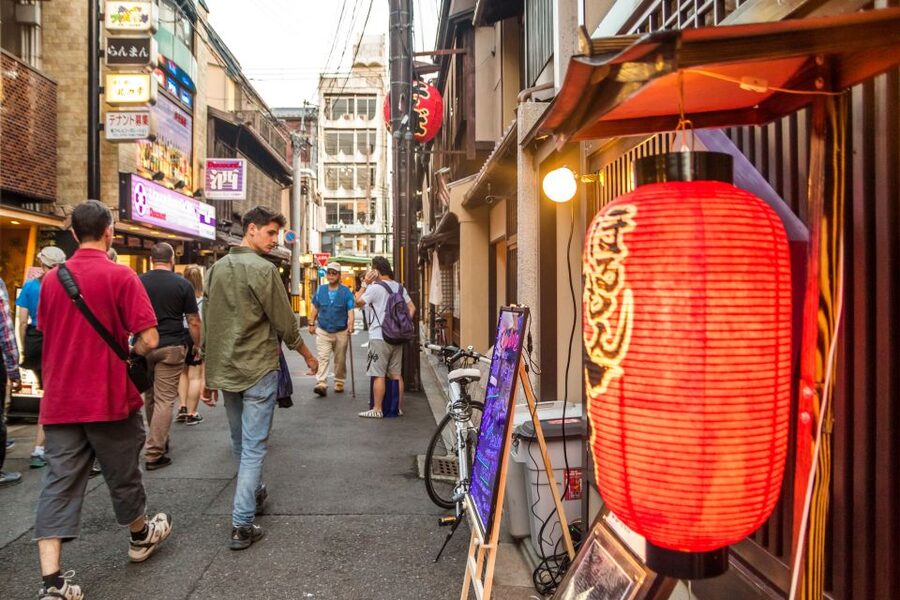 Night Walk in Gion: Kyoto's Geisha District - Walking conditions and practical limits