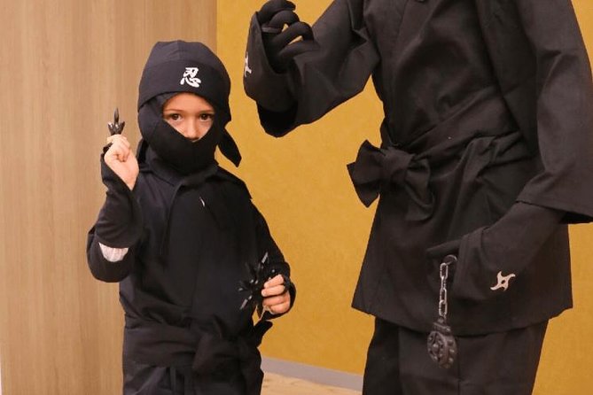 Ninja Experience (Family Friendly) at Samurai Ninja Museum TOKYO - Trying ninja stars, darts, and a blowpipe