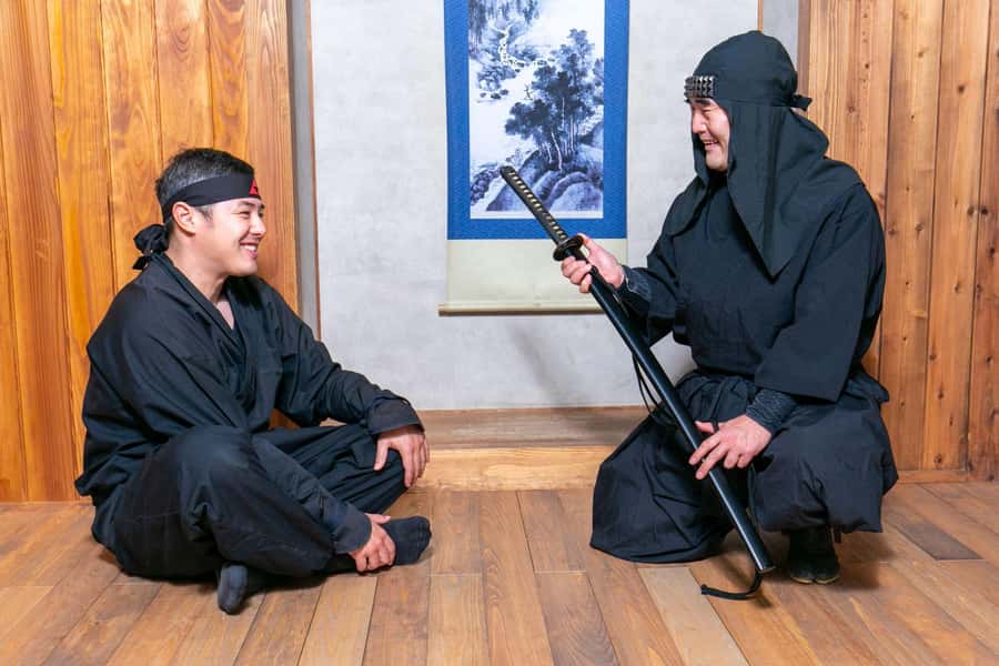Odawara: Guided Ninja & Samurai Tour of Odawara Castle - The after-hours ninja workshop