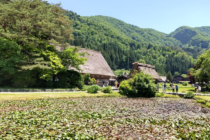 [One-day bus tour departing from Kanazawa Station] Shirakawa-go and Gokayama - Two World Heritage Villages Enjoyable Bus Tour - A Hida-style lunch between the villages