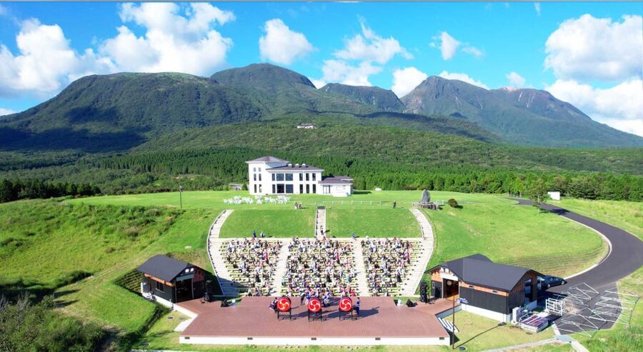 Open-air theater "Tao- no-Oka" Drum TAO Live performance - Rain, wind, and the indoor backup plan