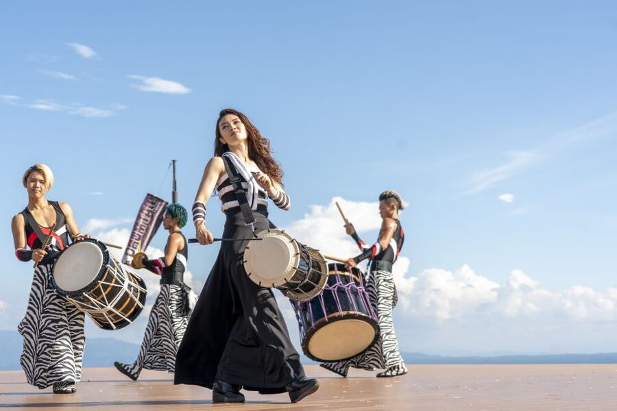 Open-air theater "Tao- no-Oka" Drum TAO Live performance - Who will enjoy this performance most?