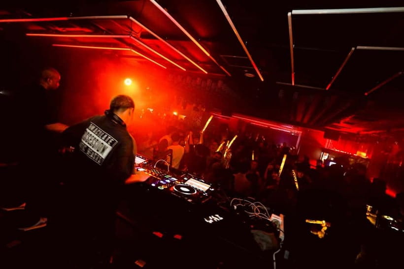 Osaka Dotonbori:GIRAFFE Nightclub Ticket with Drink/VIP Plan - All-you-can-drink pricing and what it means for value
