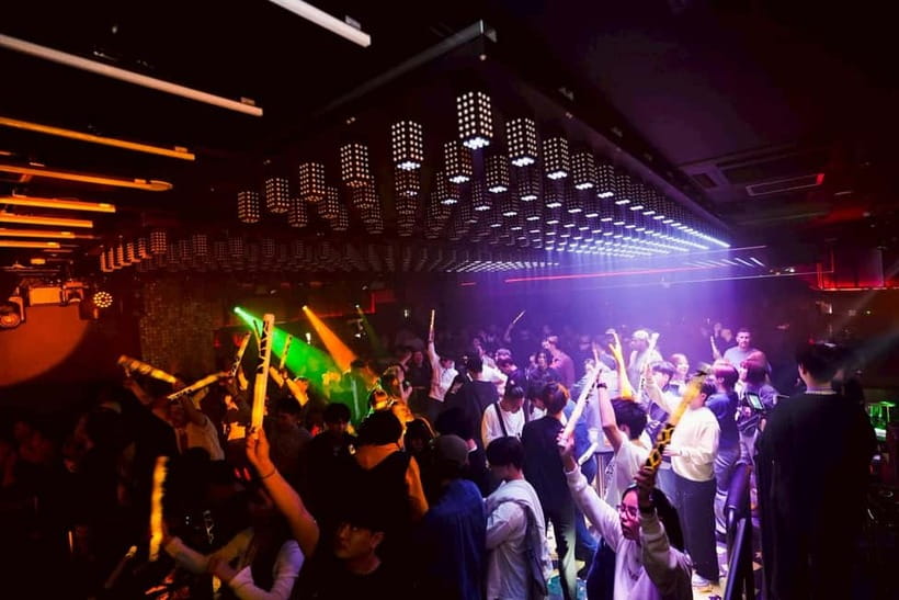 Osaka Dotonbori:GIRAFFE Nightclub Ticket with Drink/VIP Plan - The rooftop, themed spaces, and the feel of the venue