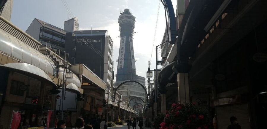 Osaka: Five Must-See Highlights Walking Tour & Ramen Lunch - Shitennoji, one of Japan’s oldest temples