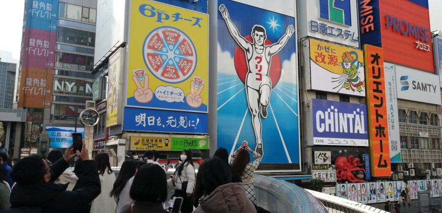 Osaka: Five Must-See Highlights Walking Tour & Ramen Lunch - Small groups and a personal guide