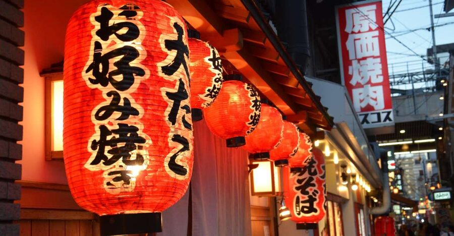 Osaka: Food Tour at Night with Tastings - Four food stops, with room to taste Osaka