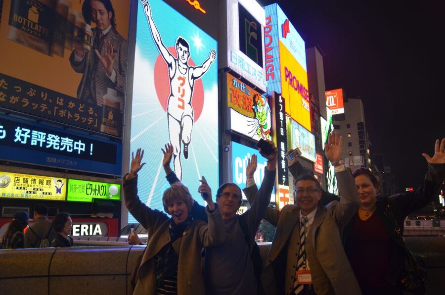 Osaka: Food Tour at Night with Tastings - How the guide improves the meal