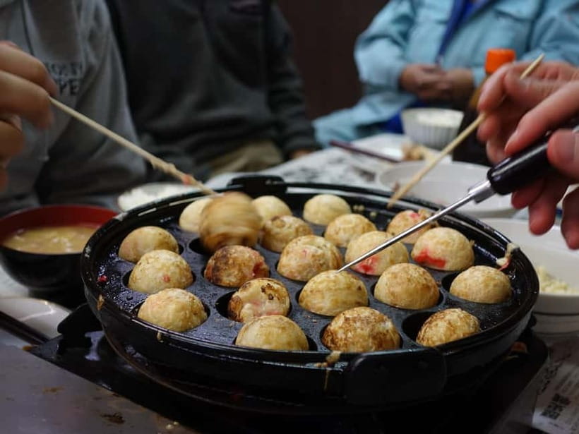 Osaka: Food Tour Kuromon Market & Dotonbori with Guide - Key points at a glance