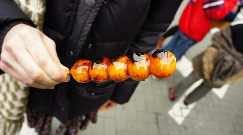 Osaka: Food Tour Kuromon Market & Dotonbori with Guide - Dotonbori after dark