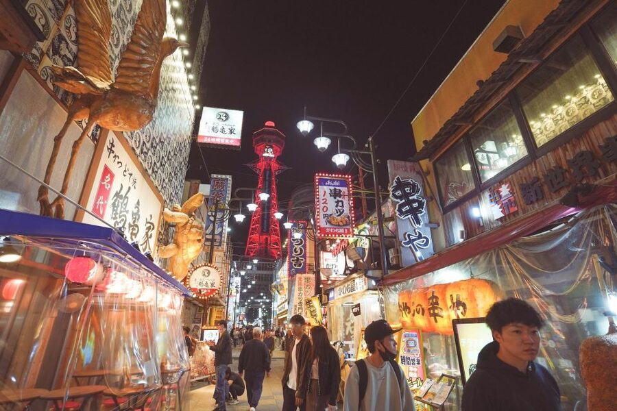 Osaka: Local Foodie Tour in Dotonbori and Shinsekai - Shinsekai and the first plate of kushikatsu